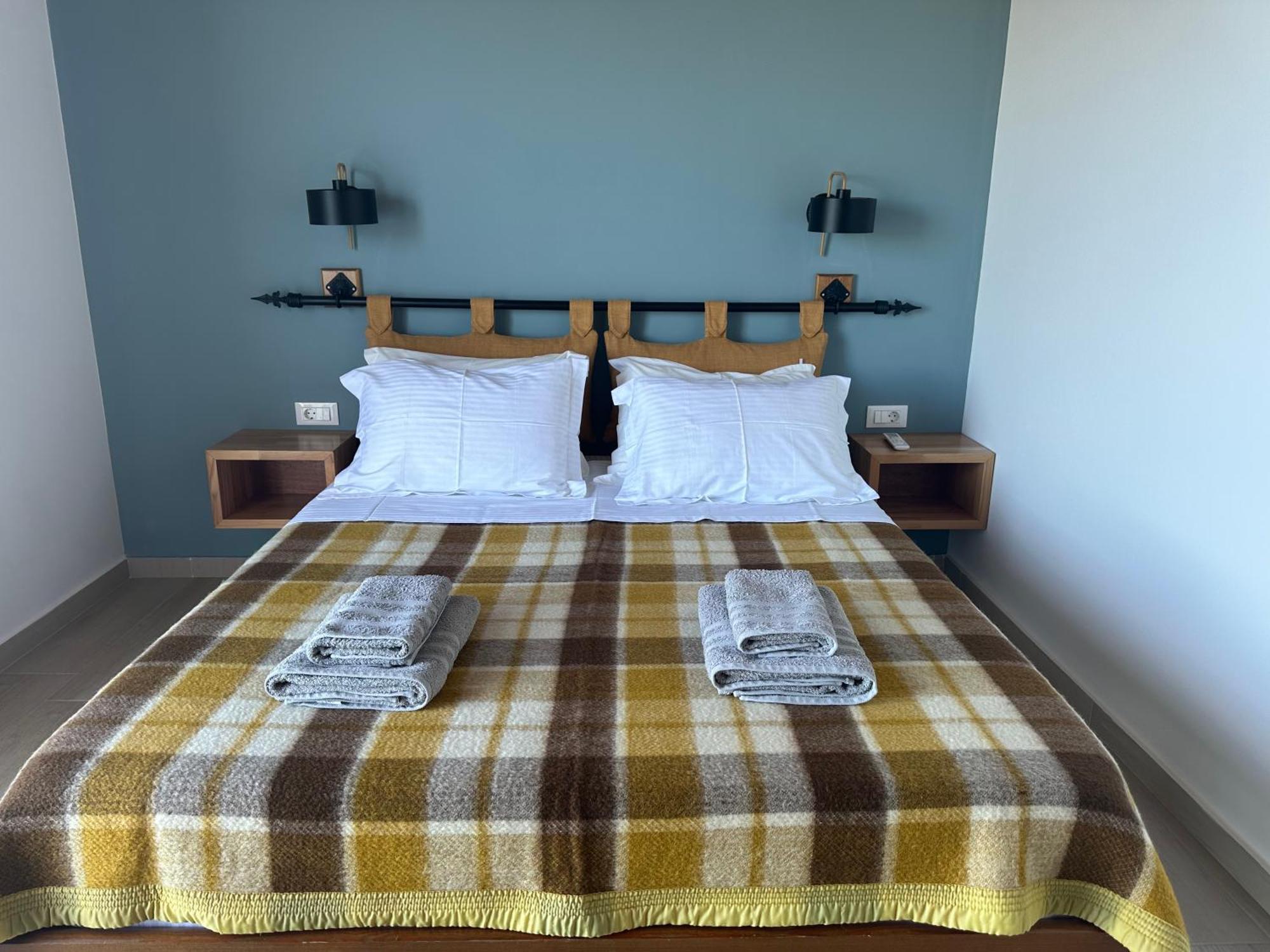 Elea Guesthouse Himare Exteriör bild