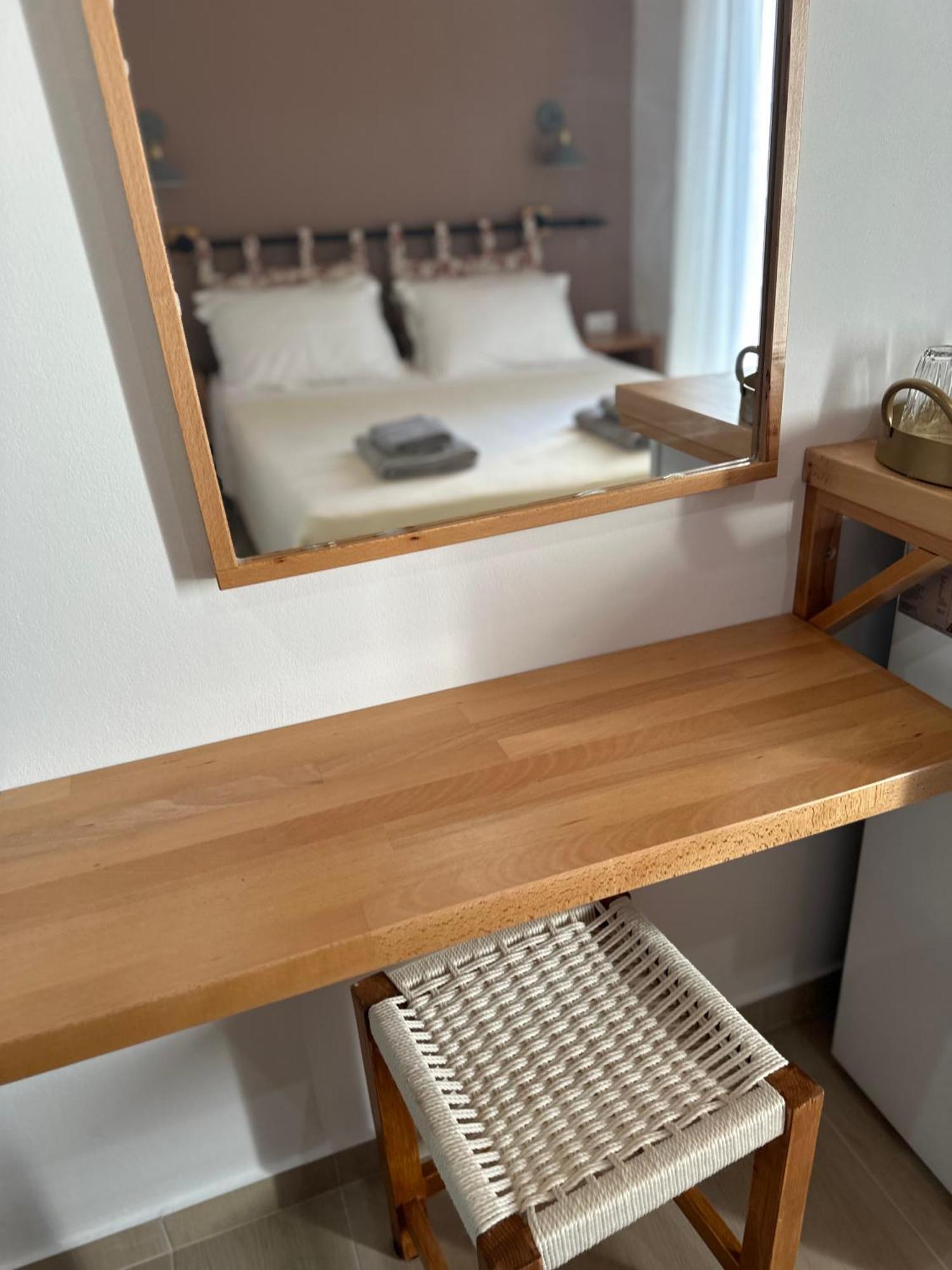Elea Guesthouse Himare Exteriör bild