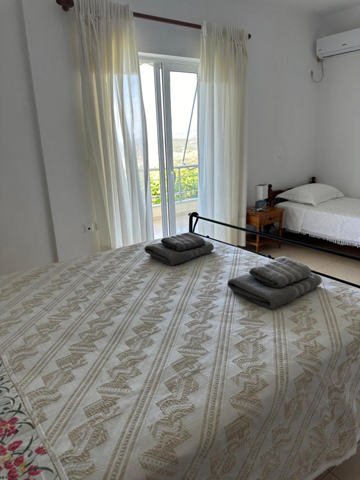 Elea Guesthouse Himare Exteriör bild